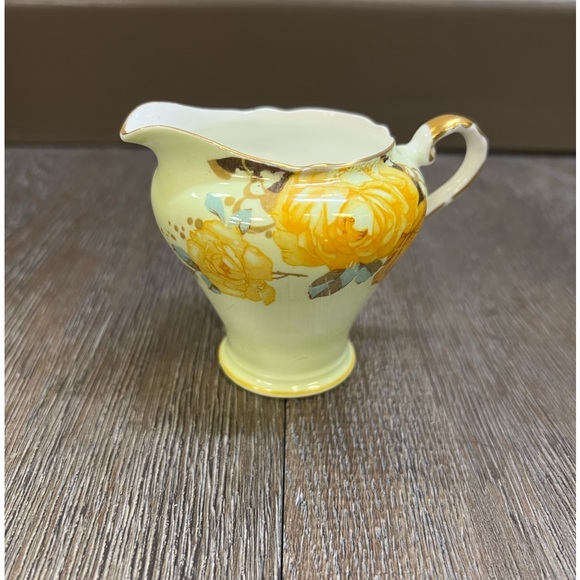 RARE Vintage Aynsley yellow rose creamer - Picture 1 of 6